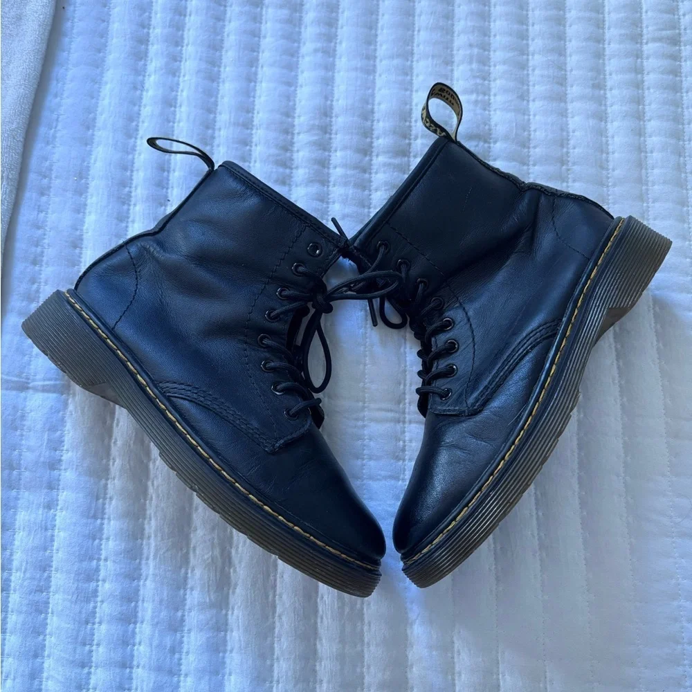 : : DR. MARTENS Kids Boots : :